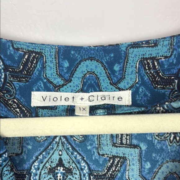 Violet & Claire Blue and Black Damask Patterned Blouse with 3/4 Sleeves Size 1X - Picture 3 of 11